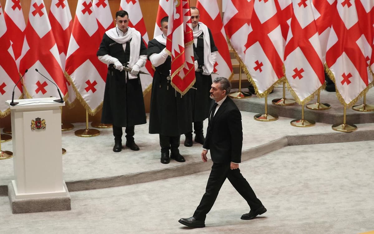 Kavelashvili Gurjiston prezidenti lavozimiga kirishdi, Zurabishvili saroyni tark etdi