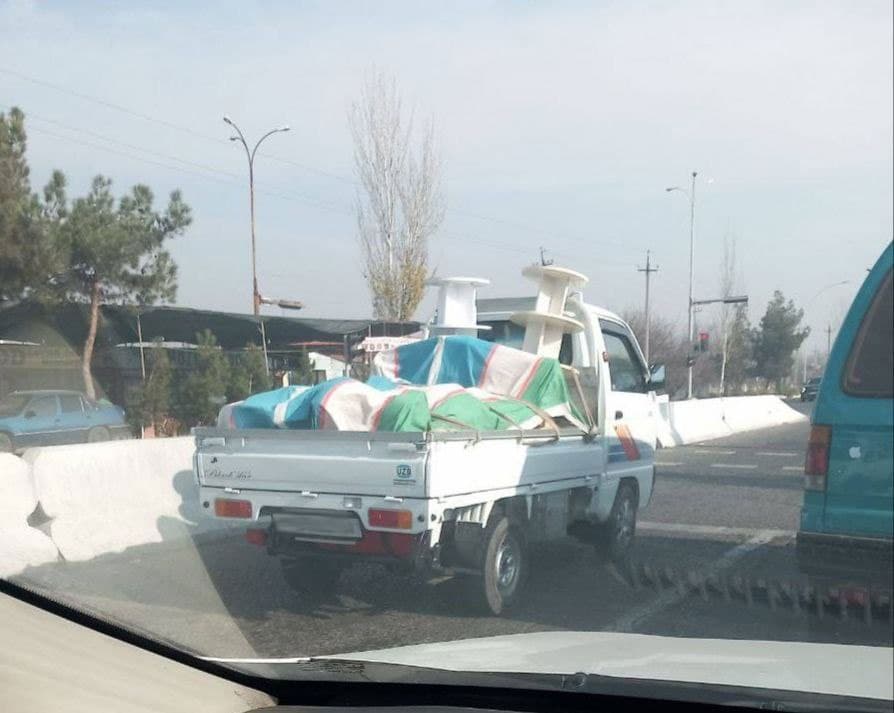 Andijonda yukini bayroq bilan yopib harakatlangan haydovchiga chora ko‘rildi 