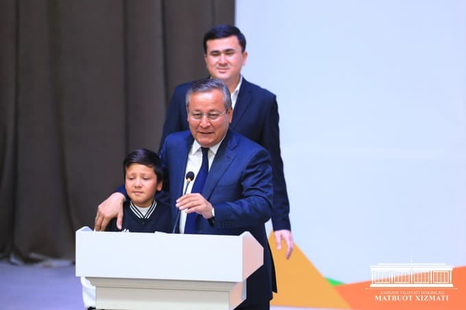Андижонда ҳоким маҳаллада кутубхона қуришни буюрди, уни 12 ёшли бола бошқаради