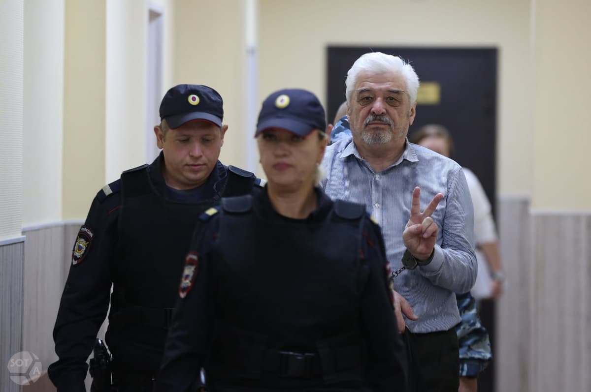 Rossiyada «Vatandosh» o‘zbek jamiyati rahbari urush ishtirokchilari haqidagi hazili uchun 4 yilga qamaldi