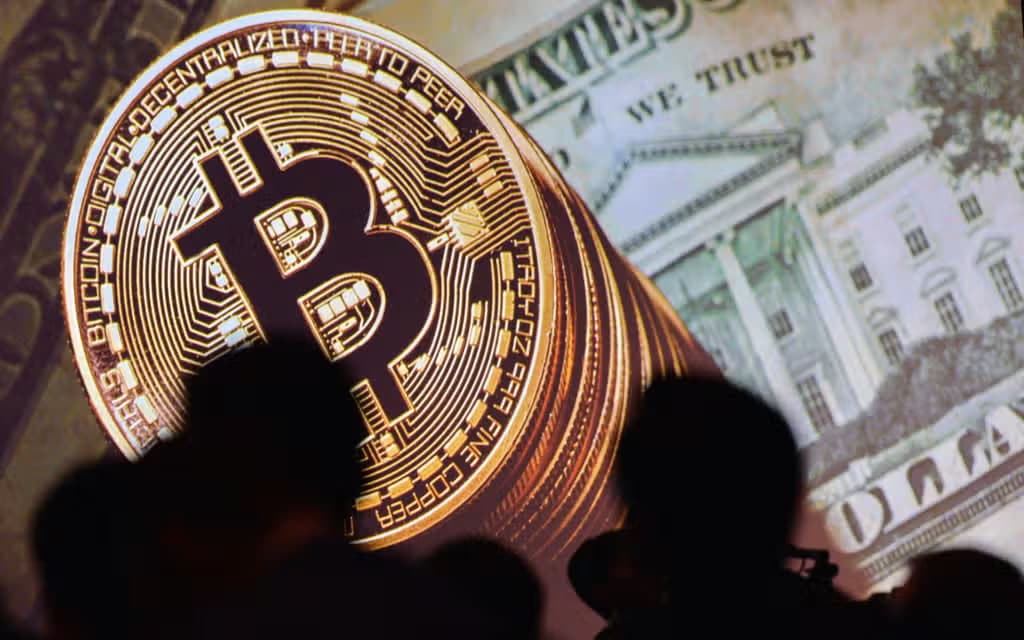 Dollar zaiflashdi, Bitcoin narxi esa keskin oshdi - Xalqaro moliya bozori sharhi