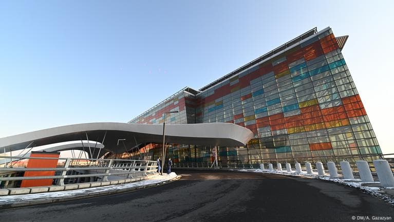 Rossiya chegarachilari Yerevan aeroportini rasman tark etdi