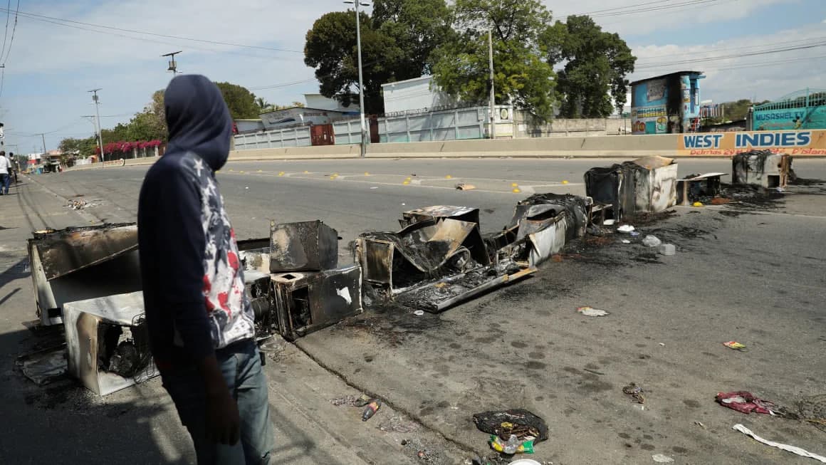 Qurolli guruhlar Haitidagi hukumat binolari va prezident saroyiga hujum qildi