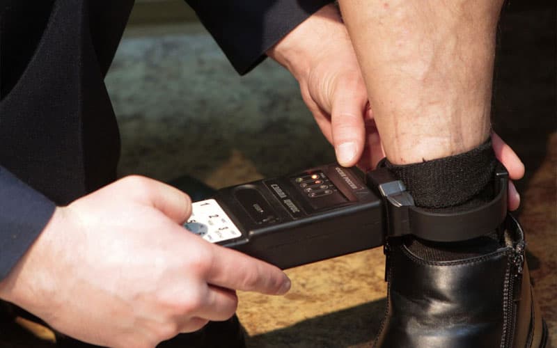 Mahkumlar uchun elektron braslet ishlab chiqarilishi mumkin