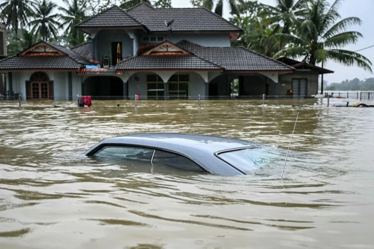 Malayziyada suv toshqinlari 120 mingdan ortiq odamni o‘z uylarini tark etishga majbur qildi
