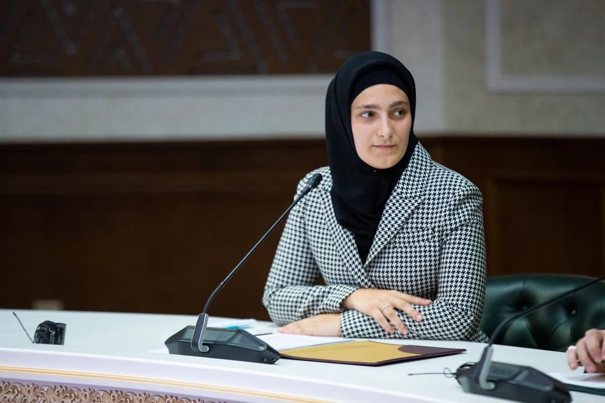 Ramzan Qodirovning qizlari 2017 yilda Fransiyaga boshqa familiya ostida uchgani ma’lum bo‘ldi