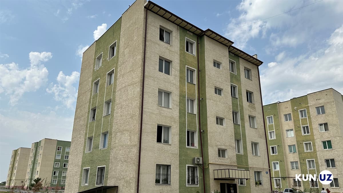 “Turar joylar sud boshqaruvchisi tomonidan sotuvga chiqarilgan” – Universal bank Farg‘onadagi “dom” mojarosiga munosabat bildirdi