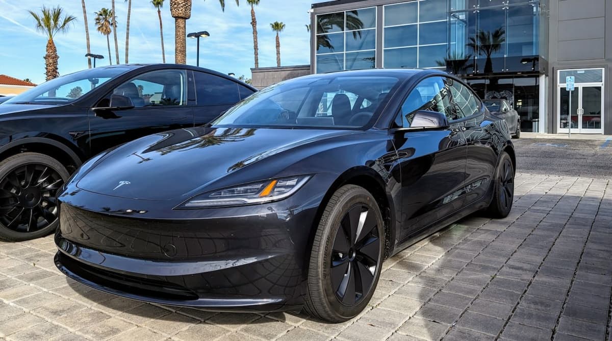 Tesla AQShdagi eng hamyonbop modeli savdosini to‘xtatdi