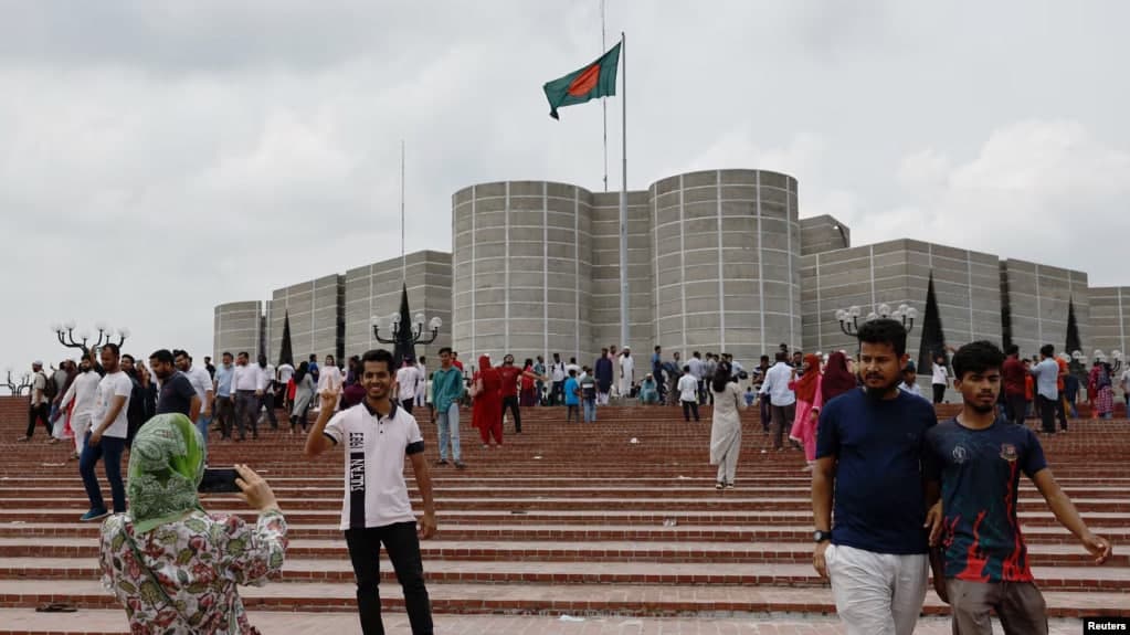 Bangladesh parlamenti bosh vazir Hasinaning qochib ketishi ortidan tarqatib yuborildi