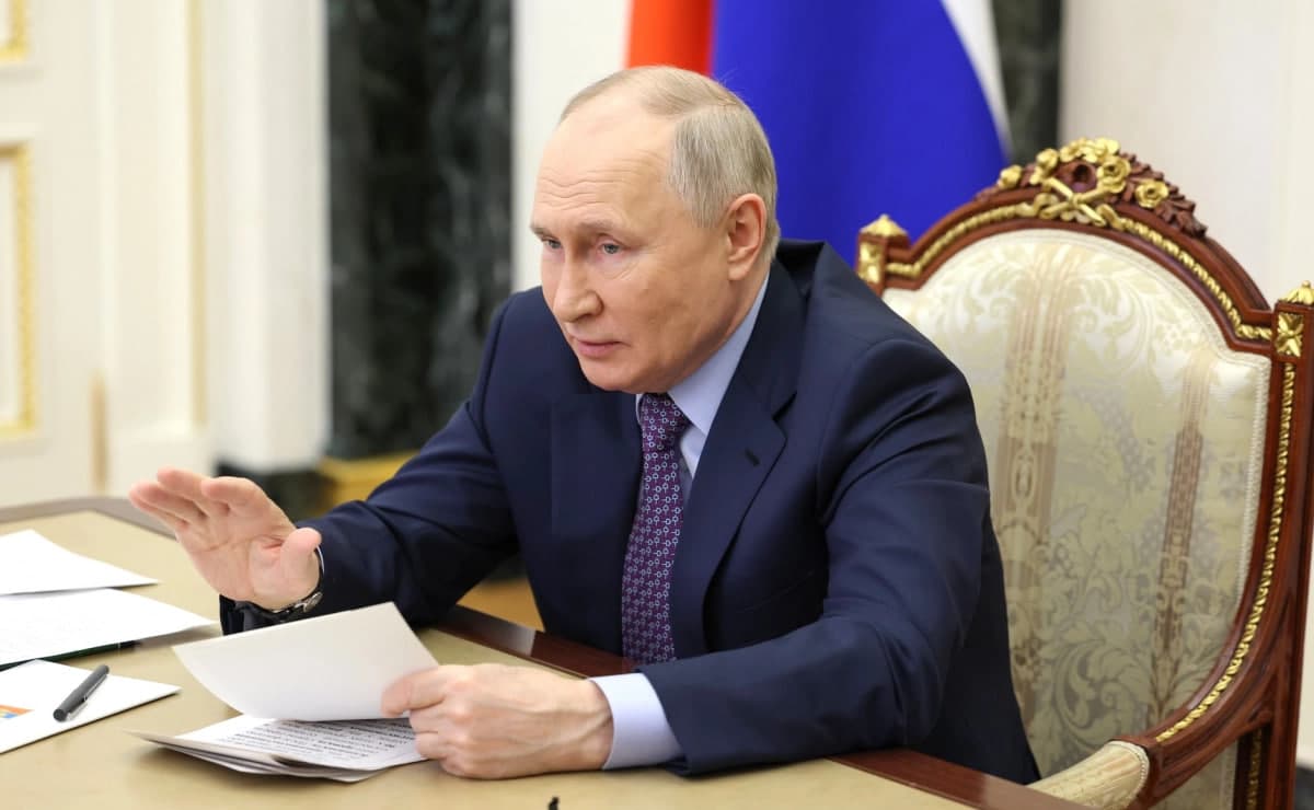 Владимир Путин подписал закон о конфискации имущества за фейки об армии