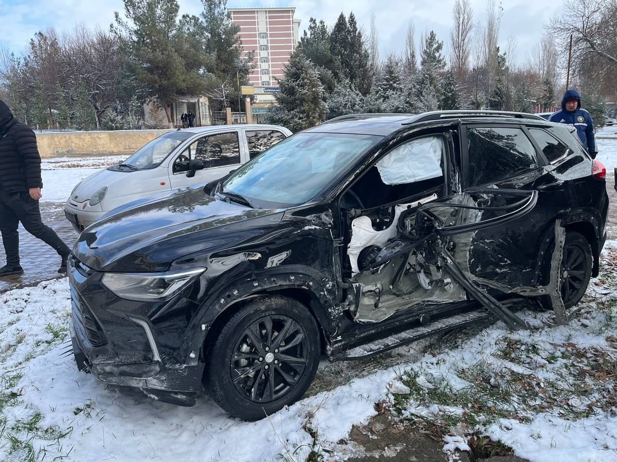 Toshkentda elektrobus va ikkita mashina ishtirokida YTH sodir bo‘ldi