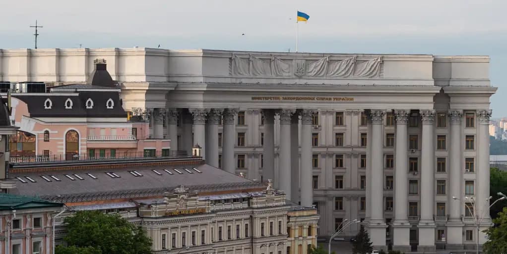 Ukraina xorijdagi erkaklar uchun konsullik xizmatlarini qaytaradi