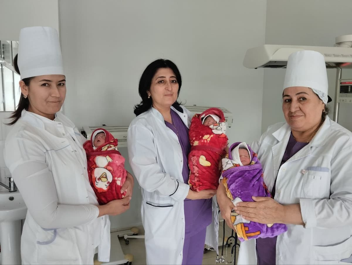 Sirdaryodagi oilada 4 qizdan so‘ng uch egizak dunyoga keldi