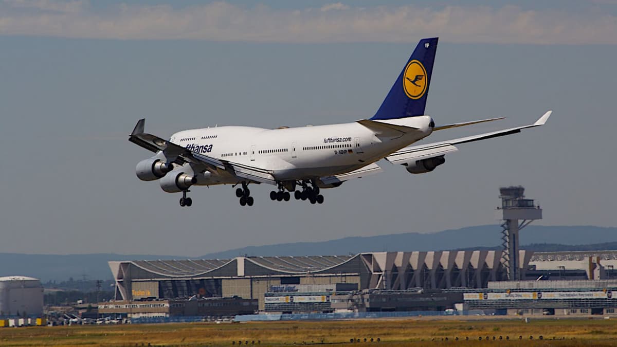 Lufthansa rahbari: GFRga parvozlar soni qisqarishda davom etadi