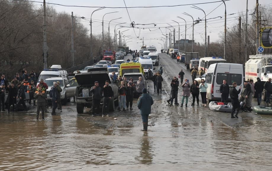 Suv bosgan Orskda yordam talab qilgan aholi mitingga chiqdi