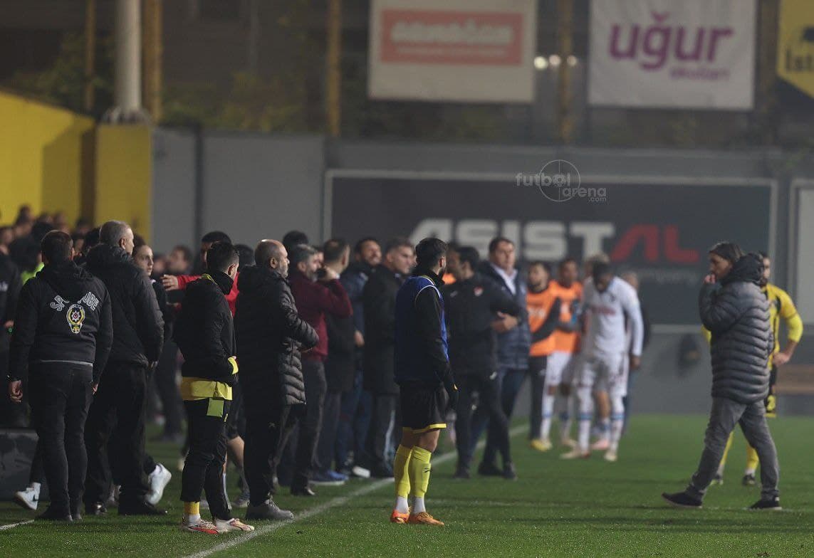 Turkiya futbolida yana mojaro. Klub prezidenti jamoani maydondan olib chiqib ketdi
