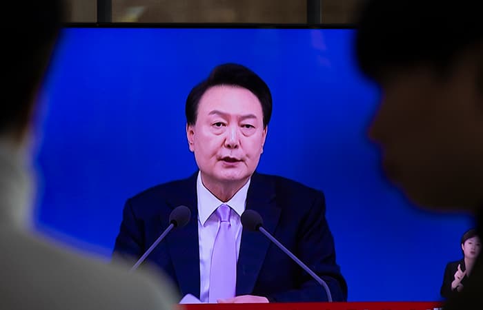 Janubiy Koreya muxolifati hokimiyatdan chetlatilgan prezidentni zudlik bilan hibsga olishni talab qildi