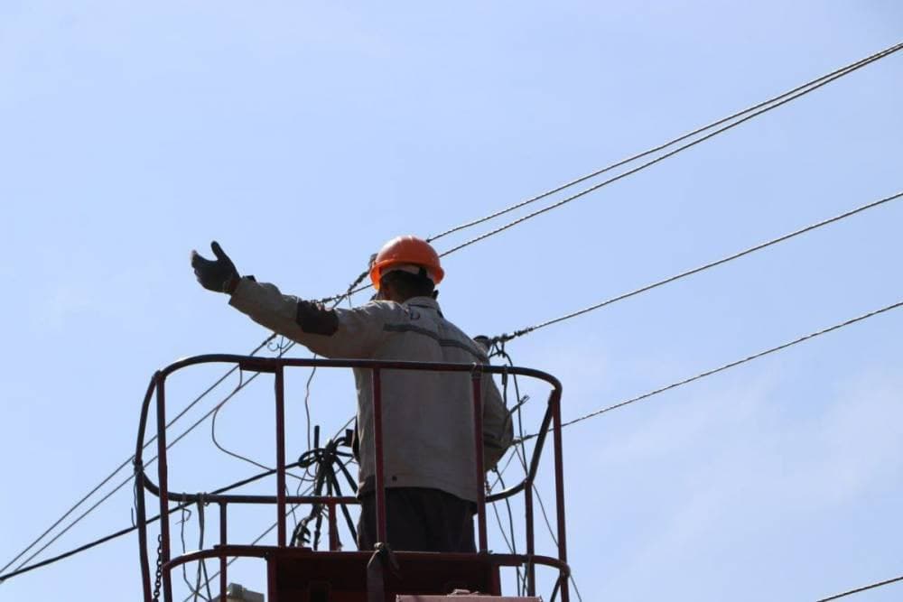 O‘zbekistonlik elektriklar Britaniyaga ishga taklif qilinyapti. Oylik maosh 4400 dollar