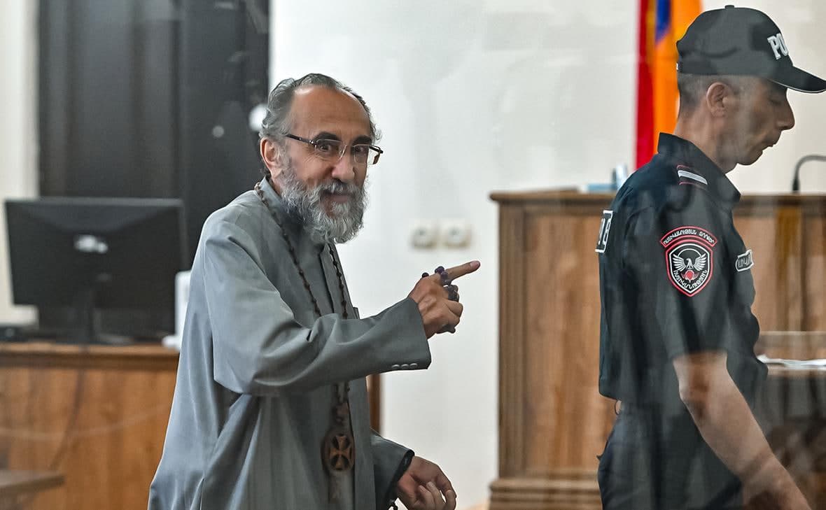 Yerevanda yepiskop hokimiyatni egallab olishga chaqiriq ishi bo‘yicha qamaldi