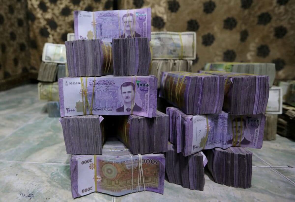 Damashqqa milliardlab Suriya funti ortilgan samolyot uchib keldi