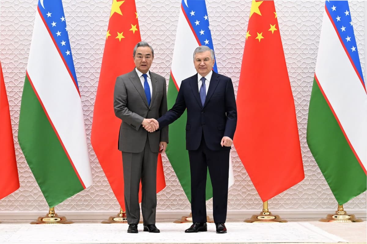 Shavkat Mirziyoyev Xitoy tashqi ishlar vaziri Van I bilan uchrashdi