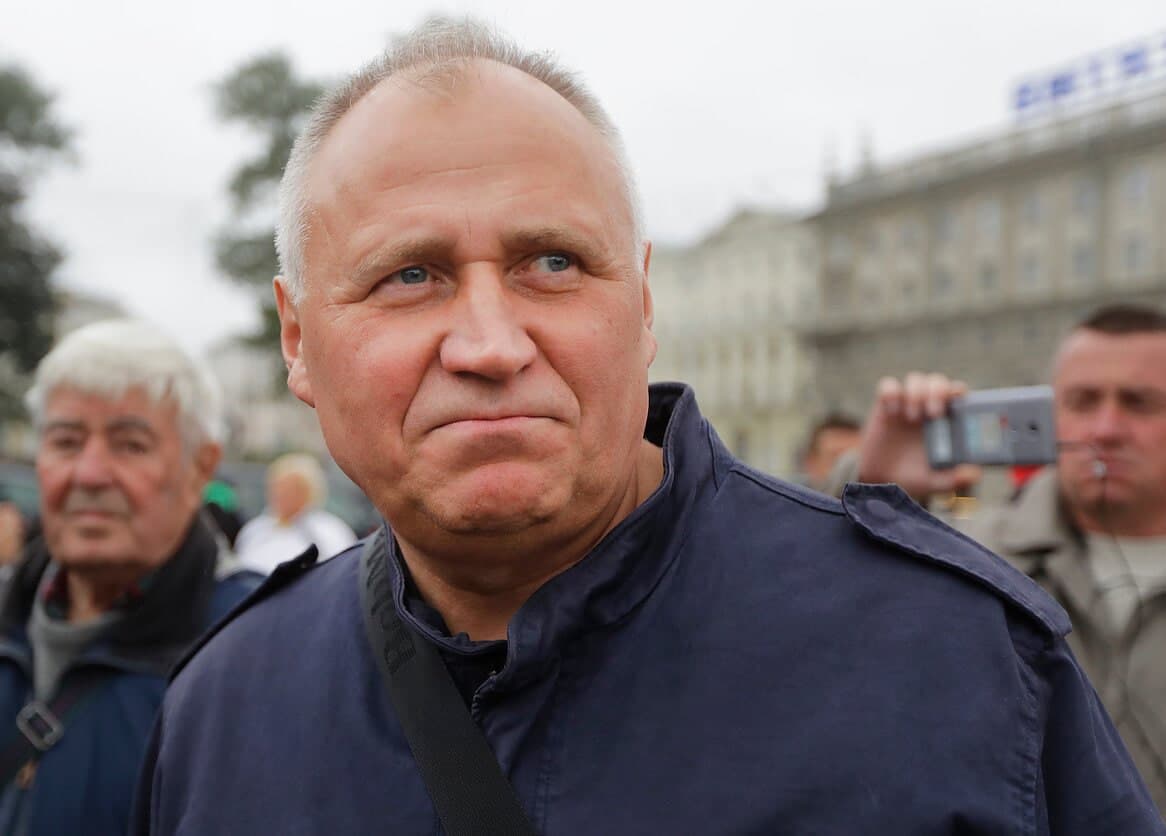 Беларусда сиёсий маҳбуслар Статкевич ва Левая озод қилинди