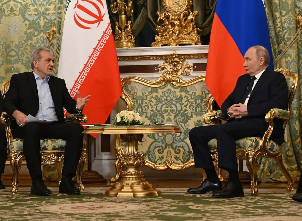 Eron prezidenti Kremlda muzokaralarga kech qolgan Putinni kutishdan bosh tortgan