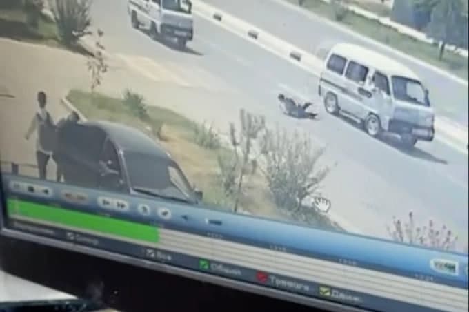 Qashqadaryoda o‘quvchi bolani mashina bosib ketishiga sal qoldi