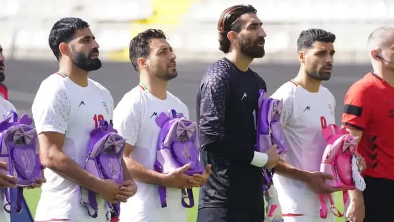Eronlik futbolchilar Minob qurbonlarini xotirladi