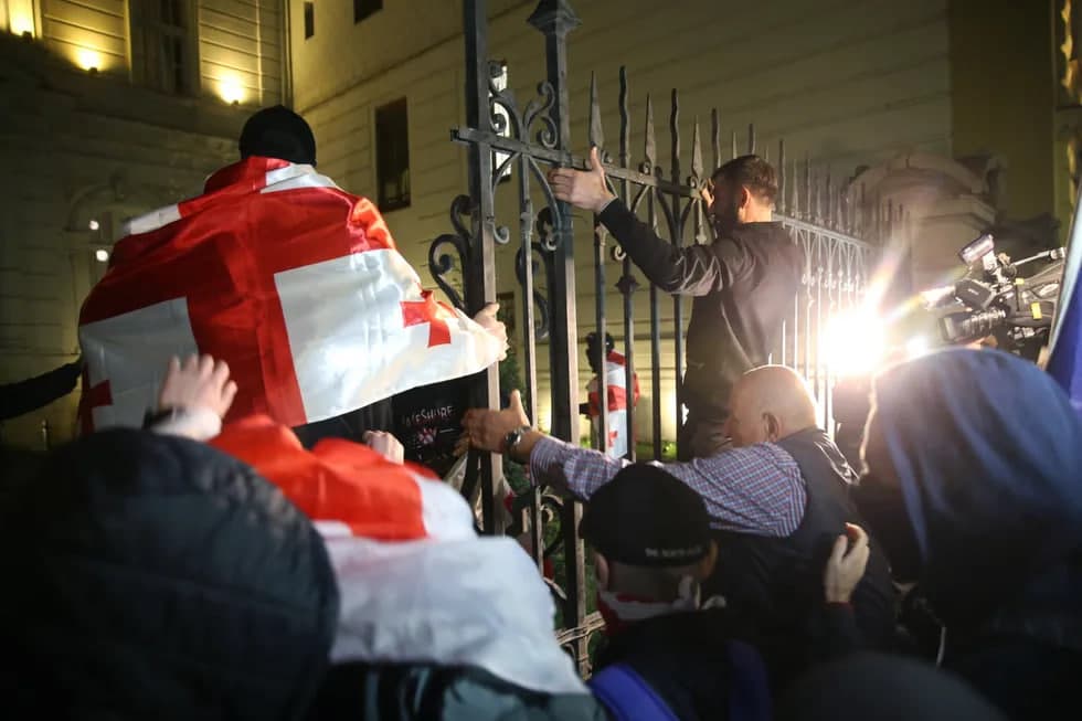 Gurjistonda saylov kuni namoyishchilar prezident saroyini egallashga urindi