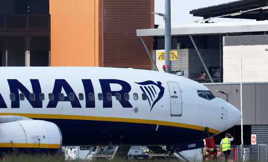 Ryanair janjalkash yo‘lovchilarni 500 yevro jarimaga tortadi