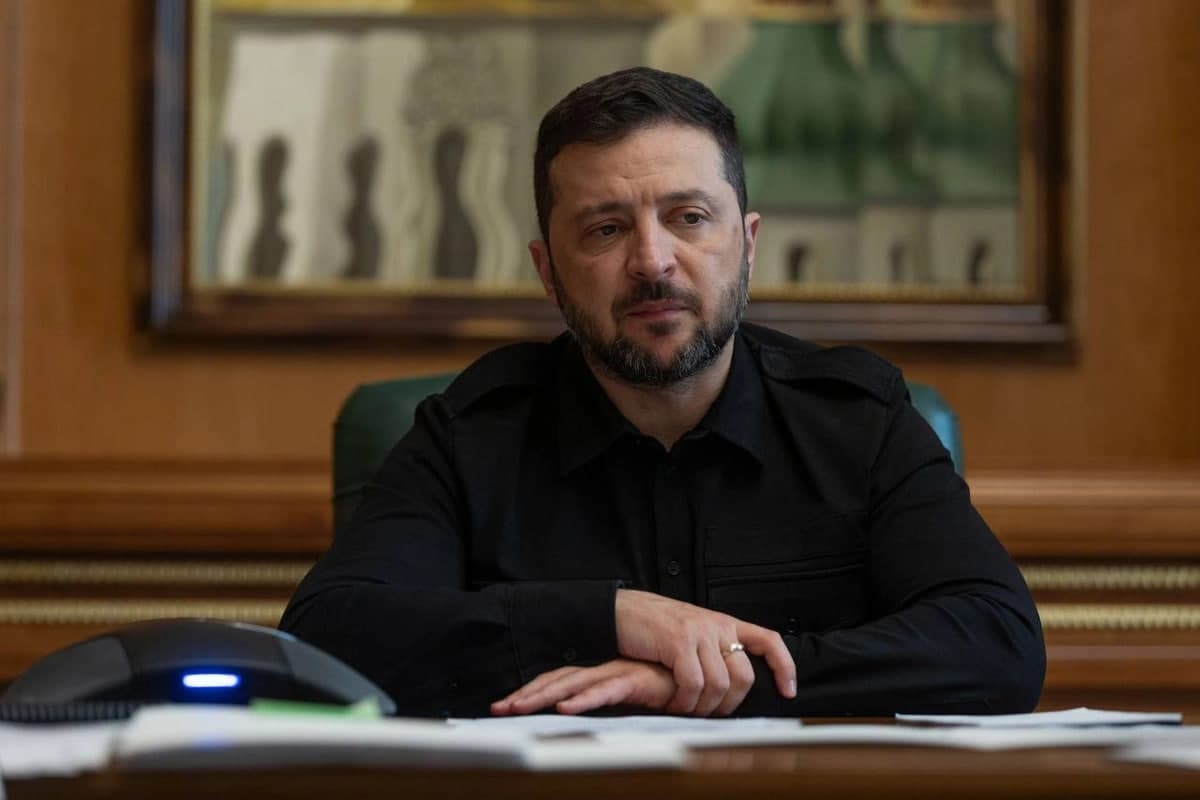 Зеленский: Сайлов ўтказиш учун ўт очишни тўхтатиш талаб этилади