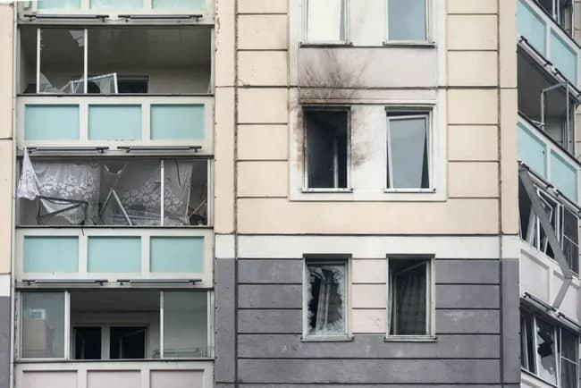 Украин дронлари ҳужуми сабаб Москва осмони тўлиқ ёпилди