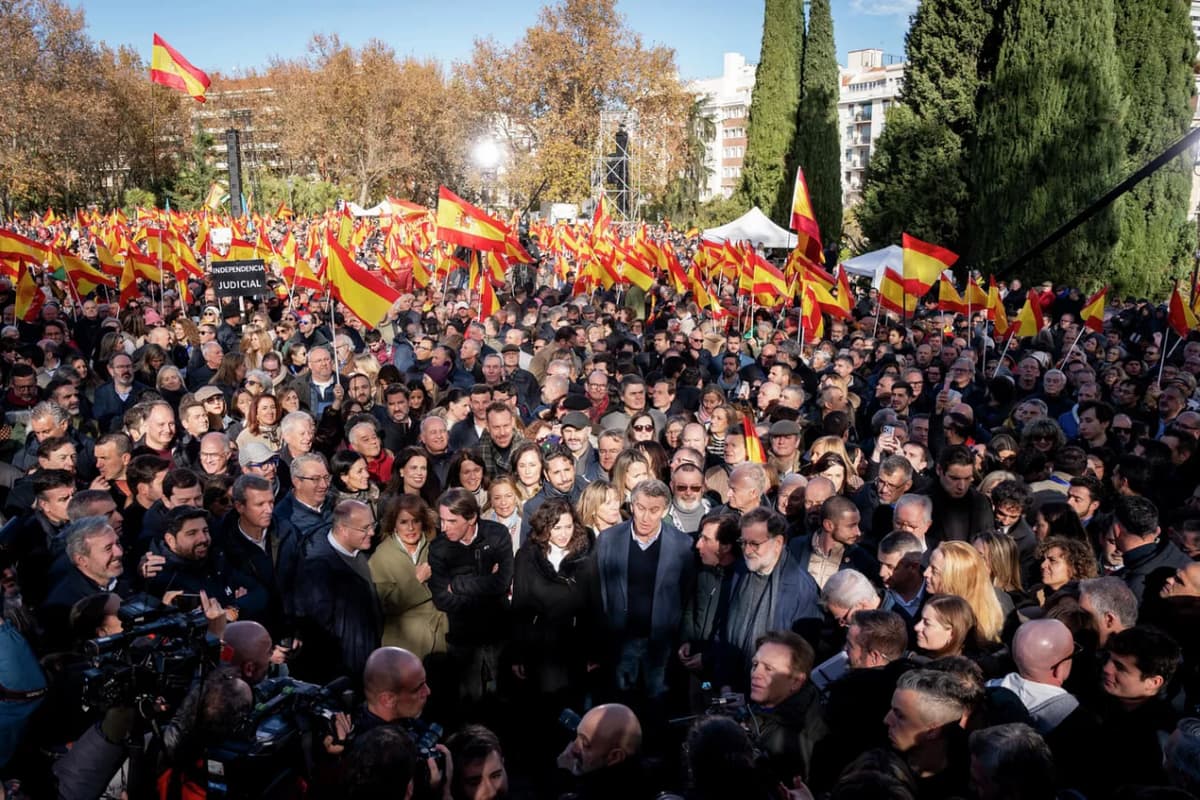 Madridda Pedro Sanchesga qarshi o‘n minglab kishi norozilikka chiqdi