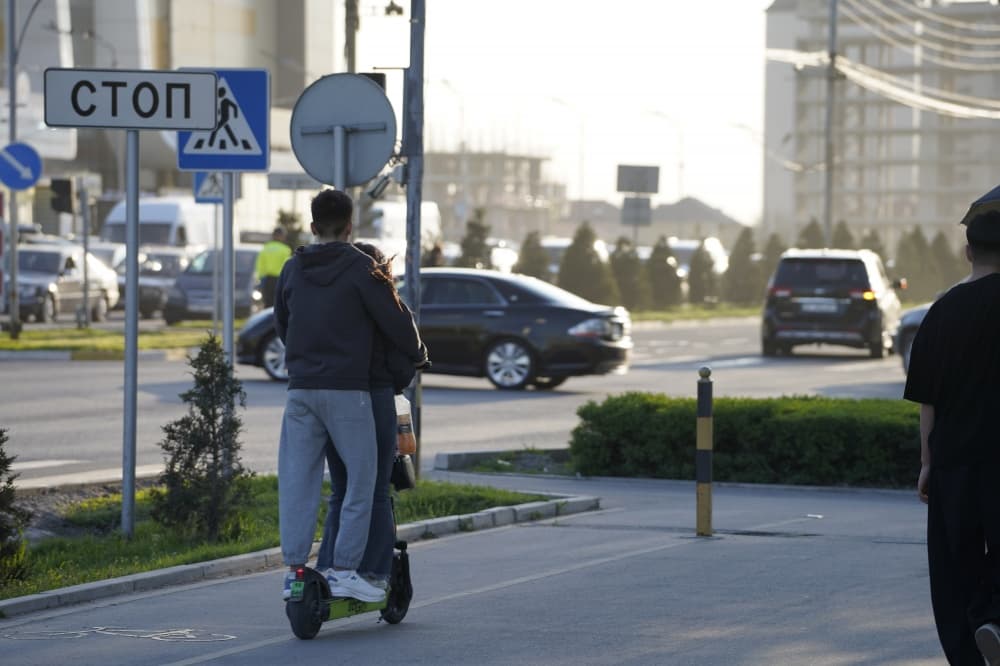 Tojikiston poytaxtida elektr samokat va giroskuterda yurish taqiqlandi