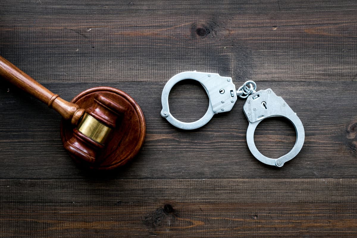 100 mingga yaqinlashgan ma’muriy qamoq, 5 barobar oshgan deportatsiya - O‘zbekistonda huquqbuzarliklar statistikasi