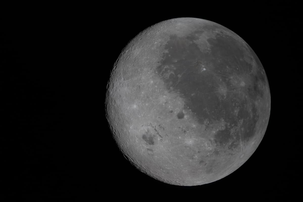 NASA Oyning orqa tomonini ko‘rsatdi