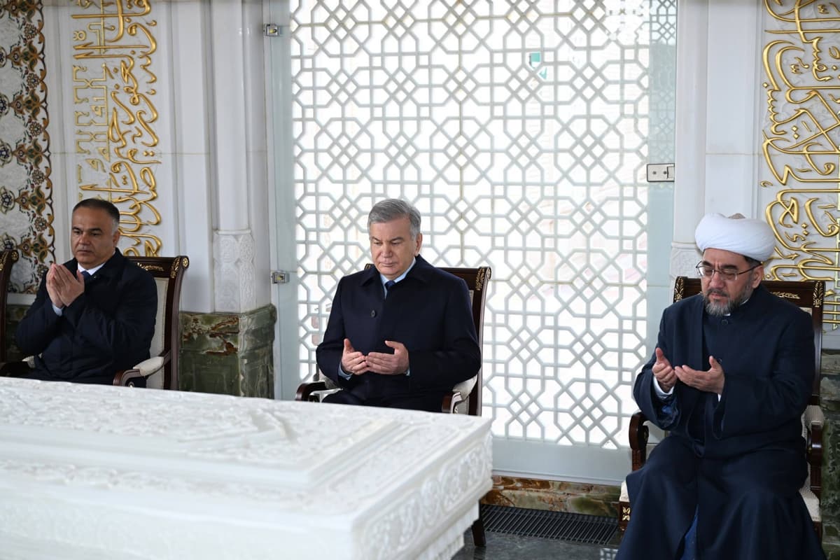 Мирзиёев почтил память первого президента Узбекистана