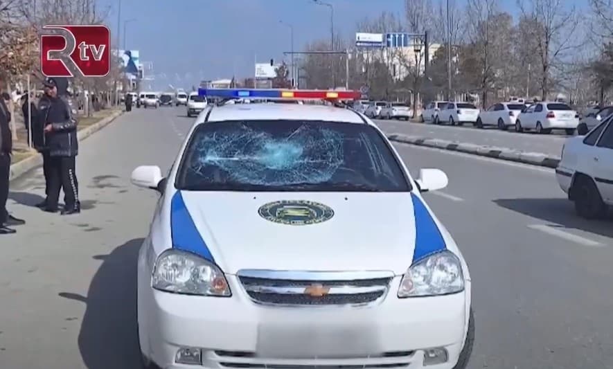 Qashqadaryoda ma’muriy jarimadan jahli chiqqan haydovchi YPX mashinasining oynalarini sindirdi