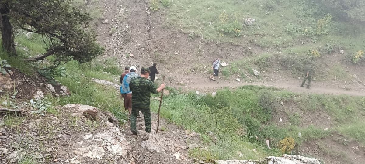 Vaxshivor tog‘larida adashib qolgan 4 nafar fuqaro qutqarildi