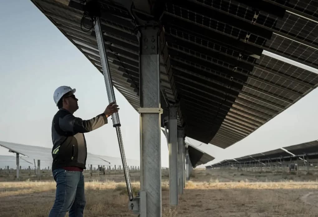 NYT: O‘zbekiston shamol va quyosh elektr stansiyalarini qurishga milliardlab investitsiya jalb qilyapti
