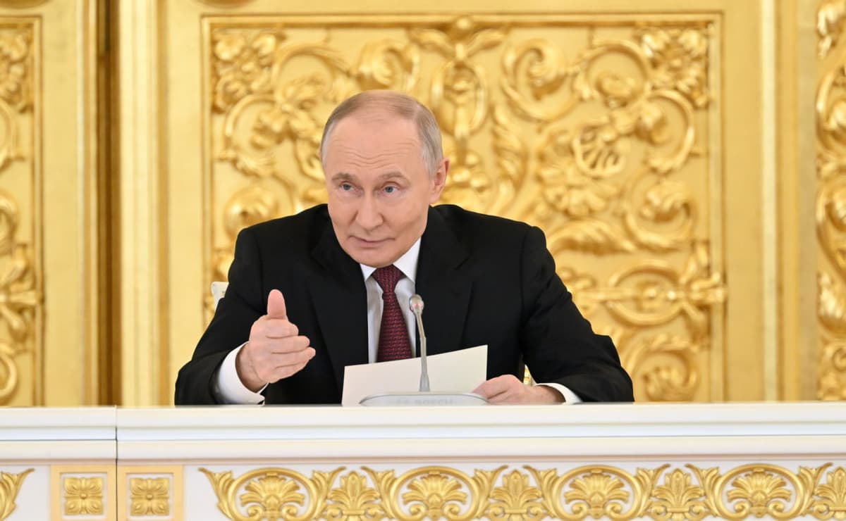Putin aholi sonini o‘stirish uchun otalikni qo‘llab-quvvatlashni taklif qildi