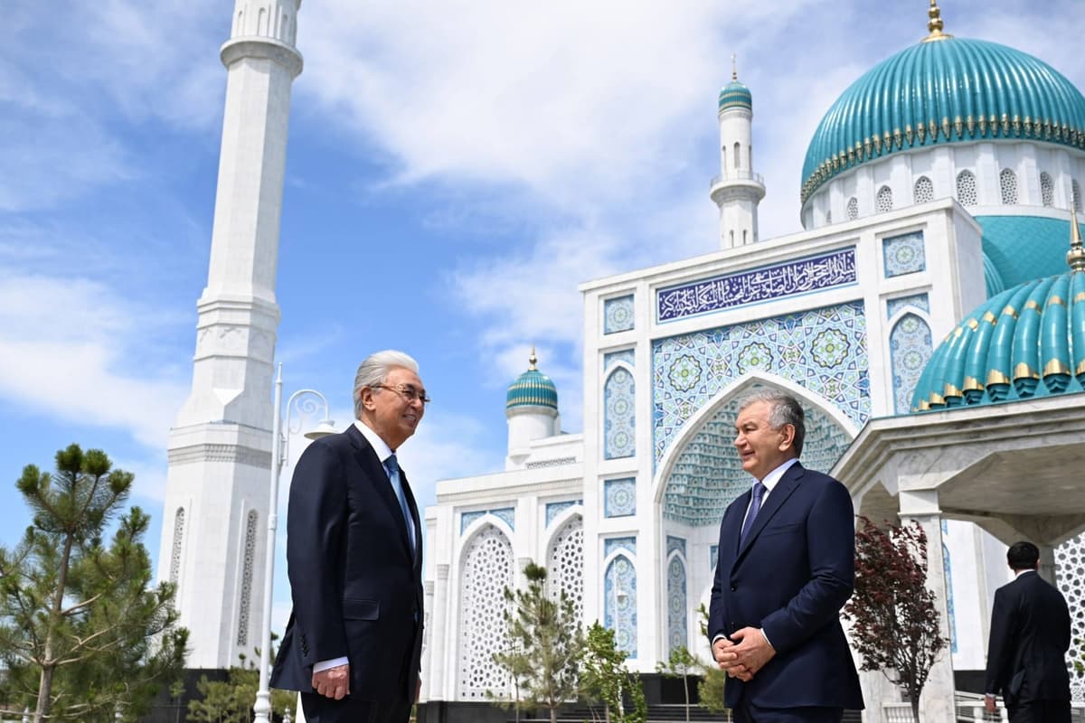 Shavkat Mirziyoyev and Kassym-Jomart Tokayev visit newly completed mosque complex in Turkistan