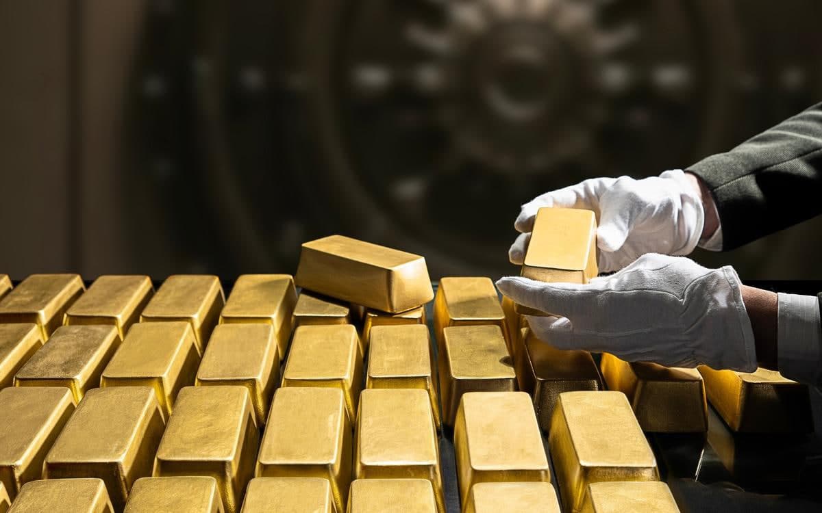 Золото обвалилось более чем на 6% на бирже COMEX
