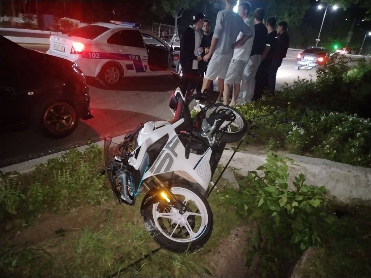 Olmaliqda mototsiklchi 14 yoshli piyodani urib yubordi
