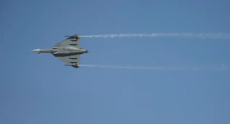 Dubay aviasalonida HAL Tejas qiruvchi samolyoti halokatga uchradi