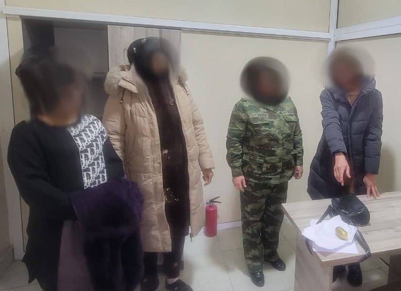 Samarqandda bojxonachilar salkam 800 gramm opiy yashirilgan "jonli konteyner"larni to‘xtatib qolishdi
