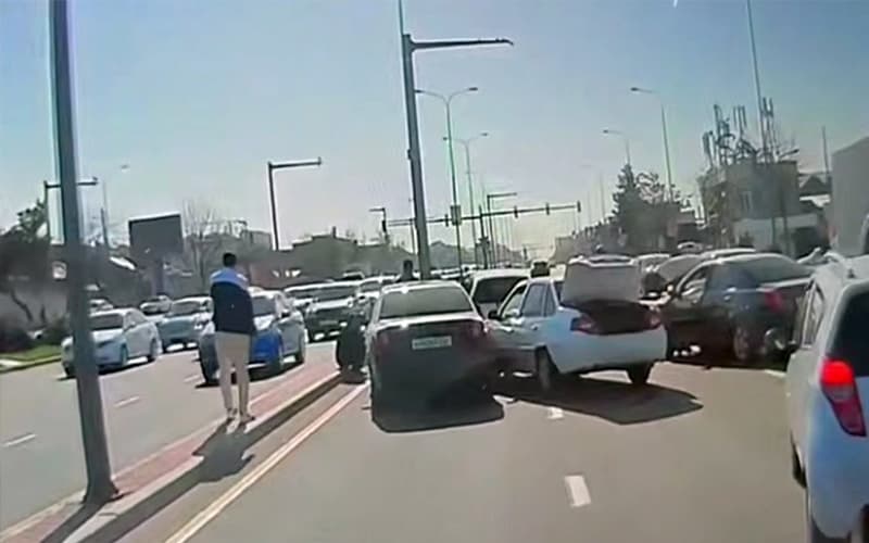 Mirobod tumanida 5 ta avtomashina o‘zaro to‘qnashdi