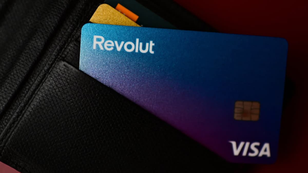 Britaniyaning Revolut banki O‘zbekistonda chiqarilgan kartalarni blokladi