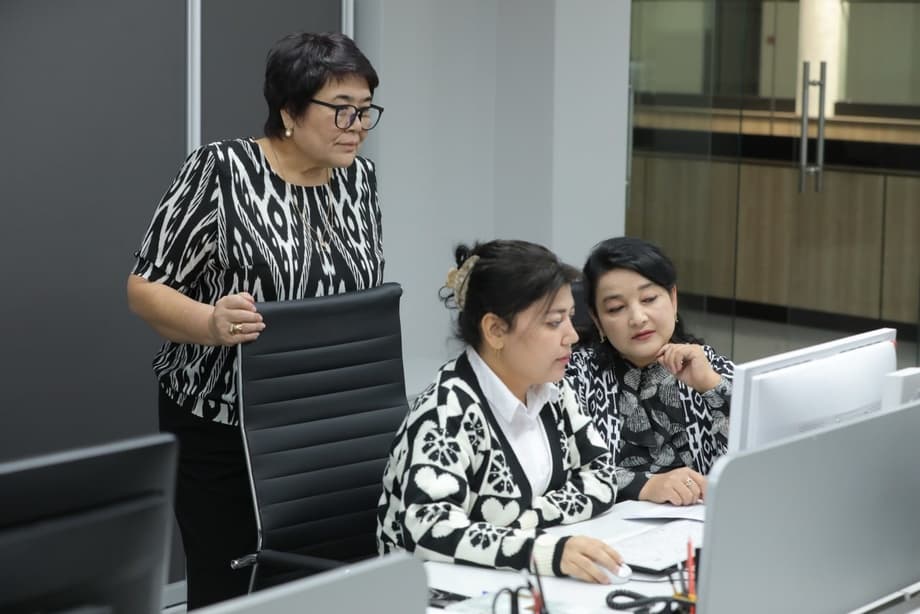 Hokim qarori: Toshkentdagi davlat idoralari xodimlariga milliy libos kiyish tavsiya etiladi
